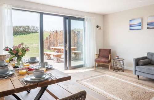 Hope-Cove House | Apartment 7, Elender Cove