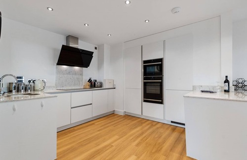 Tenby Apartment | Apartment 8 Waterstone House - Luxury Apartment Sea Views Pet Friendly