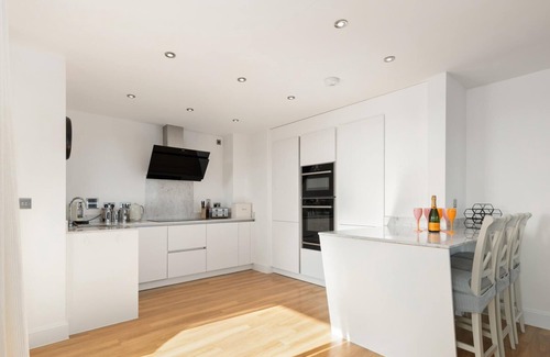 Tenby Apartment | Apartment 8 Waterstone House - Luxury Apartment Sea Views Pet Friendly