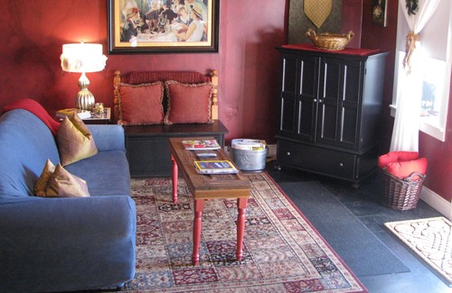Abbeville Cottage | Apartment A, A Quaint Bed and Breakfast Cottage