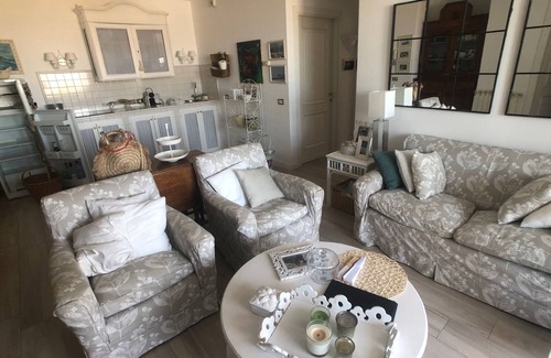 Punta Ala Apartment | Apartment a stone's throw from the sea