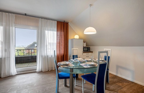 Stinteck Apartment | Apartment 'Abendsonne' with Shared Garden, Balcony and Wi-Fi