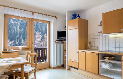 Ultimo Apartment | Apartment 'Adlerhorst Blaumeise' with Balcony, Shared Garden and Wi-Fi