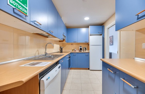 San Pedro de Alcantara Apartment | Apartment 'Aguamarina Gamonal' with Mountain View, Wi-Fi and Air Conditioning