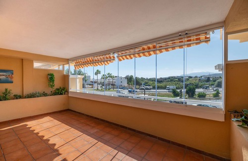 San Pedro de Alcantara Apartment | Apartment 'Aguamarina Gamonal' with Mountain View, Wi-Fi and Air Conditioning