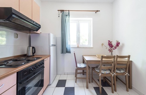 Dubrava Apartment | Apartment Alenka 1 - Beachfront accommodation