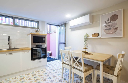 Vigo Apartment | Apartment 'Almar' with Shared Pool, Wi-Fi and Air Conditioning