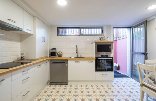 Vigo Apartment | Apartment 'Almar' with Shared Pool, Wi-Fi and Air Conditioning