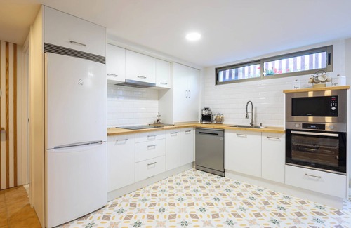 Vigo Apartment | Apartment 'Almar' with Shared Pool, Wi-Fi and Air Conditioning