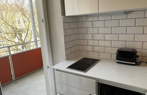 Mitte Apartment | Apartment 'Altbaucharme Deluxe Mit Balkon' with Balcony and Wi-Fi