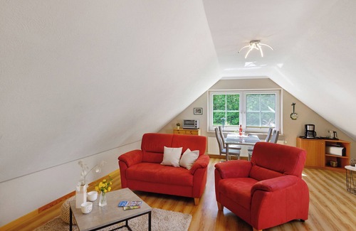 Muritz Apartment | Apartment 'Am Fischadlerhorst' with Shared Terrace, Shared Garden and Wi-Fi