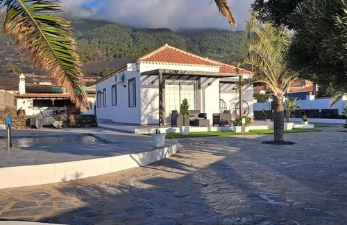 Las Manchas Apartment | Apartment 'Amalava' with Sea View, Wi-Fi and Air Conditioning