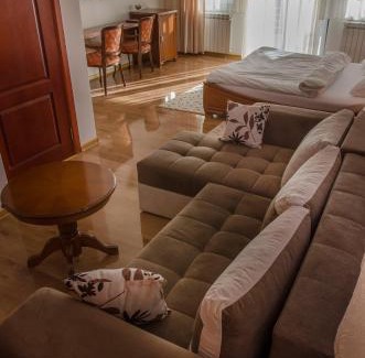 Inija Apartment | Apartment and Rooms In Club