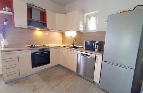 Banici Apartment | Apartment Ani - Two Bedroom Apartment with Terrace and Garden View