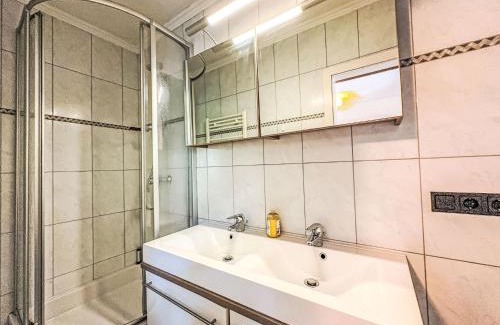 Thumersbach Apartment | Apartment Anny 3 by Interhome