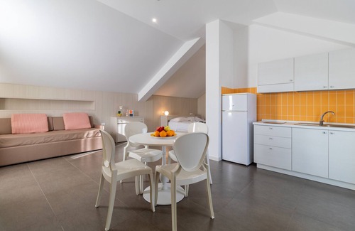 Chiaramonte Gulfi Apartment | Apartment "Aparthotel Grel Suite 208" with Mountain View, Terrace & Wi-Fi