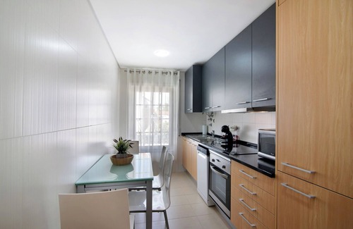 Peneco Beach Apartment | Apartment 'Apartamento Rossio' with Shared Pool, Wi-Fi and Air Conditioning