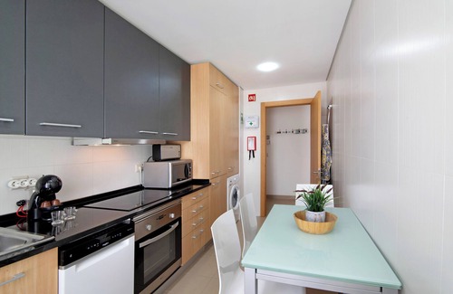 Peneco Beach Apartment | Apartment 'Apartamento Rossio' with Shared Pool, Wi-Fi and Air Conditioning