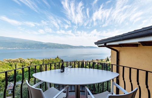 Gargnano Apartment | Apartment 'Appartamento Abba Durke' with Lake View, Shared Pool and Balcony