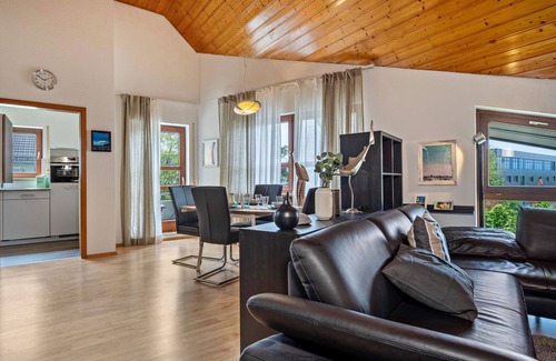 Langenargen Apartment | Apartment 'Appartement Seefreunde' with Mountain View, Balcony and Wi-Fi