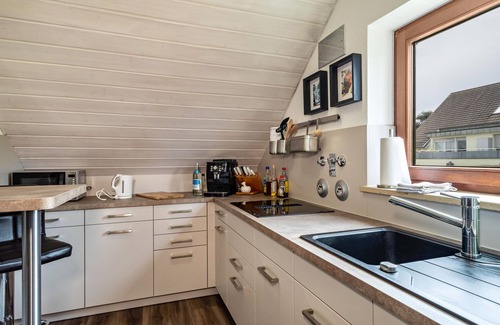 Langenargen Apartment | Apartment 'Appartement Seefreunde' with Mountain View, Balcony and Wi-Fi