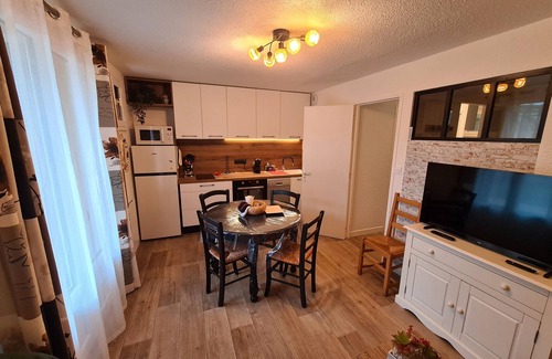 Bielle Apartment | Apartment 'Appartement 2 Chambres Valle Ossau' with Mountain View, Shared Pool and Wi-Fi