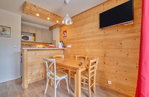 Bergers Apartment | Apartment 'Appartement Alpe D'huez' with Balcony