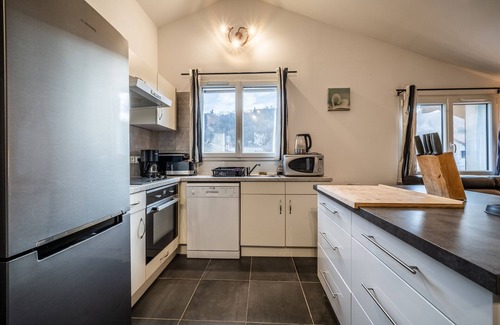 Allinges Apartment | Apartment 'Appartement Coté Montagne' with mountain view, air conditioning