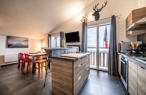 Allinges Apartment | Apartment 'Appartement Coté Lac' with Lake View, Air Conditioning