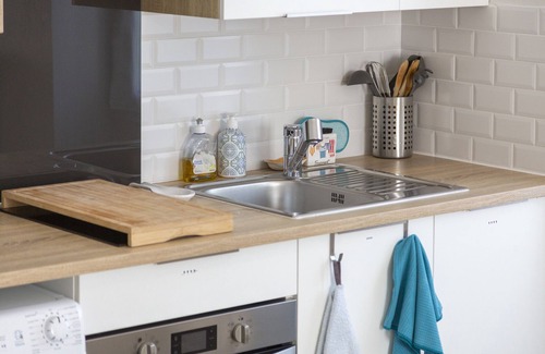 Fouesnant Apartment | Apartment 'Appartement Drenec' with Shared Garden and Wi-Fi