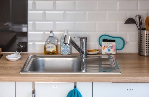 Fouesnant Apartment | Apartment 'Appartement Drenec' with Shared Garden and Wi-Fi