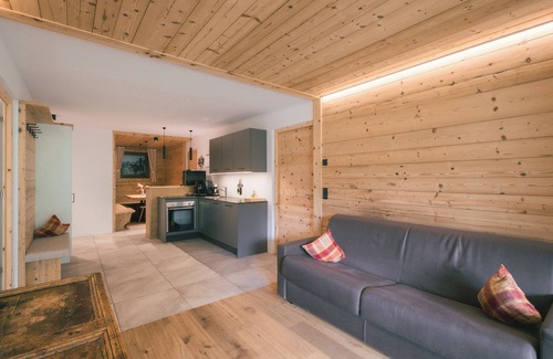 Campo Tures Apartment | Apartment "Archehof Hochzirm - Anton" with Mountain View, Sauna & Terrace