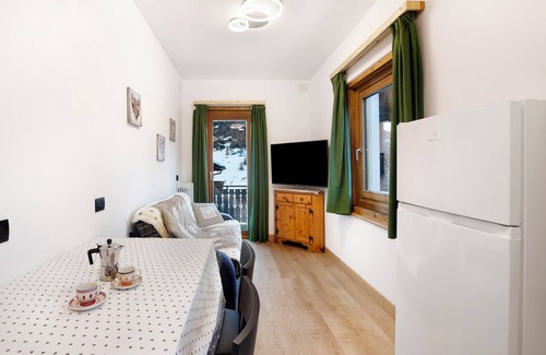 San Rocco Apartment | Apartment "Arlecchino" with Mountain View, Balcony & Wi-Fi