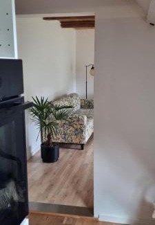 Vejby Apartment | Apartment at Havegaard, beautiful old farm surrounded by beautiful nature close to the coast