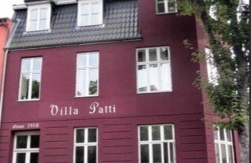 Rostock Apartment | Apartment at Rostock - PINK