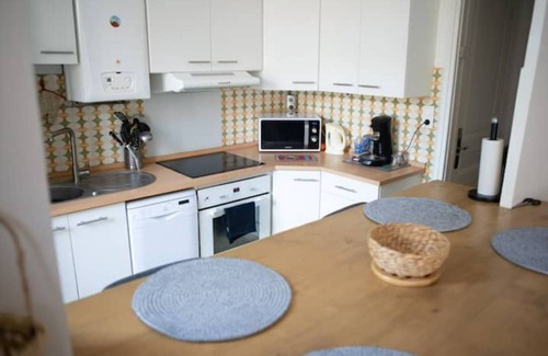 7th Arrondissement Apartment | Apartment at the foot of Notre Dame de Garde