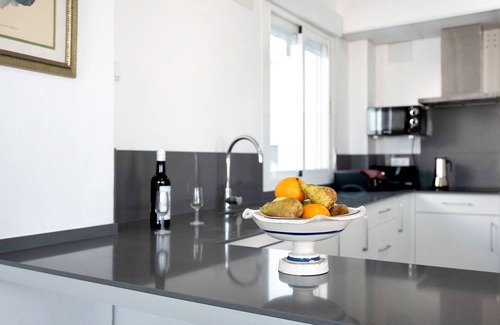 Conil de la Frontera City Center Apartment | Apartment 'Atico Conil Vistas - Sólo Familias' with Sea View, Private Terraces and Wi-Fi