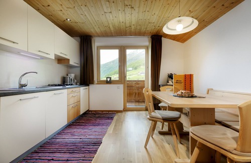 Malles Venosta Apartment | Apartment 'Ausserglieshof Wohnung Weißkugel' with Mountain View, Shared Garden and Wi-Fi
