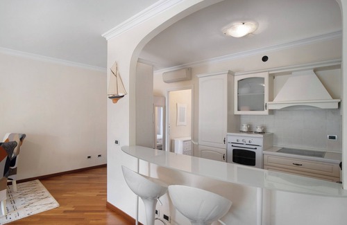 Diano Castello Apartment | Apartment 'Avocado' with Shared Pool, Wi-Fi and Air Conditioning
