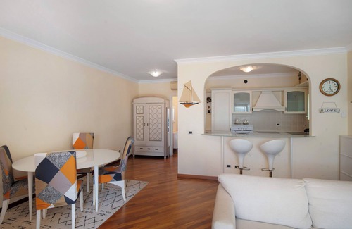 Diano Castello Apartment | Apartment 'Avocado' with Shared Pool, Wi-Fi and Air Conditioning
