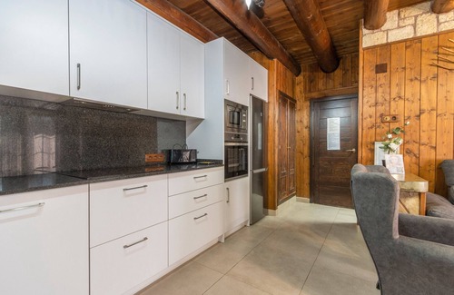 Borrastre Apartment | Apartment 'Bachella' with Mountain View, Private Terrace and Wi-Fi