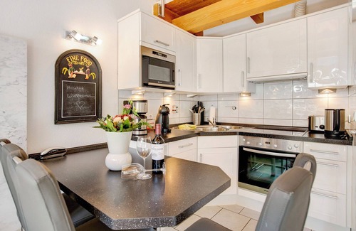 Dangast Apartment | Apartment 'Backbord 21' close to the Beach with Garden & Wi-Fi