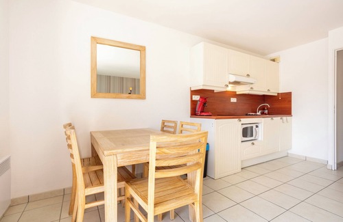 Kerherou Apartment | Apartment 'Beg Meil Centre, 300 M De La Plage' with Shared Pool, Shared Garden and Wi-Fi