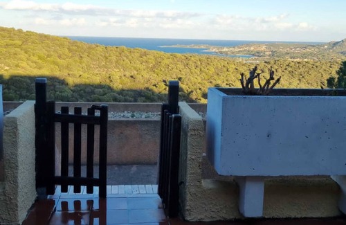 Cugnana Verde Apartment | Apartment 'Bella Vista 2' with Sea View, Wi-Fi and Air Conditioning