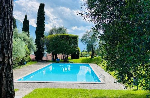 Azzano Apartment | Apartment Bella Vista In Mezzegra with POOL sleeps 6- by Italian Apartments