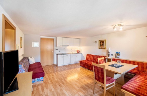 San Giacomo Apartment | Apartment 'Bergkristall 1' with Mountain View, Shared Garden and Wi-Fi