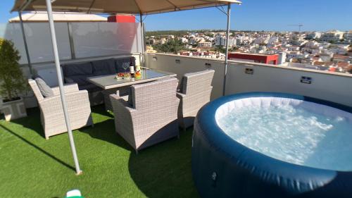 Ferragudo Apartment | Apartment Beta - 2 Bedrooms, Private Rooftop Patio with Hot Tub, BBQ and View