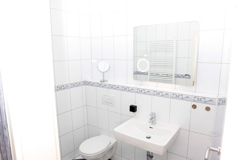 Lemkendorf Apartment | Apartment "Bett in't Kornfeld" on the farm Hofbude Fehmarn