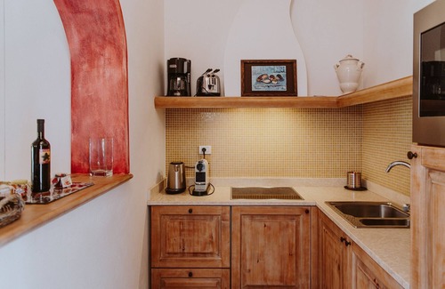 Puegnago del Garda Apartment | Apartment 'Bilocale Turchese' with Shared Pool, Wi-Fi, and Air Conditioning