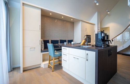 Muritz Apartment | Apartment 'Blau Mit Müritzblick' with Lake View, Shared Pool and Wi-Fi